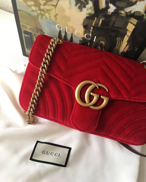 ｐｉｎｔｅｒｅｓｔ: @verifiedjerry  Use this link https://share.fashionnova.com/x/7HTyG4 to get 25% of your Fashion Nova purchase Gucci Fashion Show, Gucci Handbag, Lv Bags, Authentic Designer Handbags, Gucci Fashion, Quality Handbags, Lv Handbags, Cute Purses, Prada Handbags