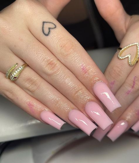 Basic Baddie Nails Pink, Nails Acrylic Plain Colors, Chicago Fits, Kylie Nails, Plain Nails, Halloween Acrylic Nails, Gel Nails Diy, Colored Acrylic Nails, Nails Design With Rhinestones