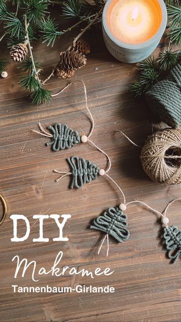 Macrame Ideas Christmas, Christmas Macrame Ideas Wreaths & Garlands, Macrame Tree Garland Diy, Winter Macrame Ideas, Xmas Market Ideas, Christmas Makramee Diy, Macrame Fall Diy, Diy Selling Ideas, Little Christmas Gift Ideas