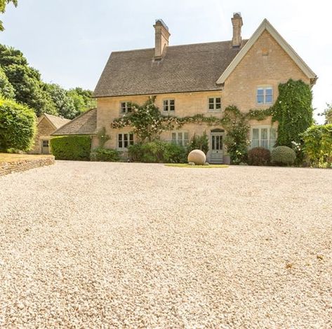 New Cotswold Gravel Driveway, Hampnett, Northleach, Cheltenham Cotswold Gravel, Easy Front Yard Landscape, Budget Curb Appeal, Pebble Driveway, Gravel Driveway Landscaping, Backyard Rock Garden, Flowers Backyard, Driveway Entrance Landscaping, Curb Appeal Landscape