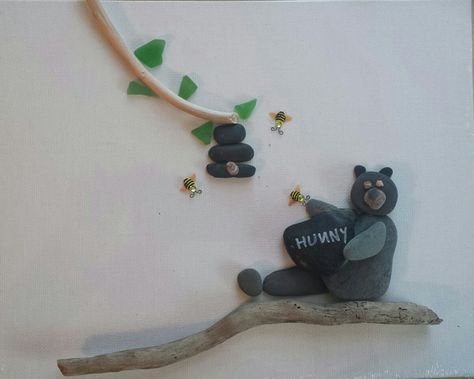 Bear Pebble Art, Bear Sea Glass Art, Brick Crafts, Stone Pictures Pebble Art, Pebble Art Family, Diy Rock Art, Pebble Pictures, Beach Glass Art, Stone Pictures