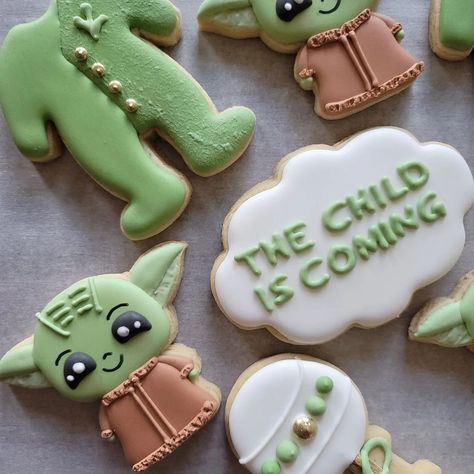 Baby Yoda Cookies Decorated, Grogu Baby Shower Theme, Baby Yoda Baby Shower Theme, Baby Yoda Baby Shower Ideas, Baby Yoda Cookies, Yoda Birthday, Baby Shower Sugar Cookies, Cookies Love, Star Wars Cookies