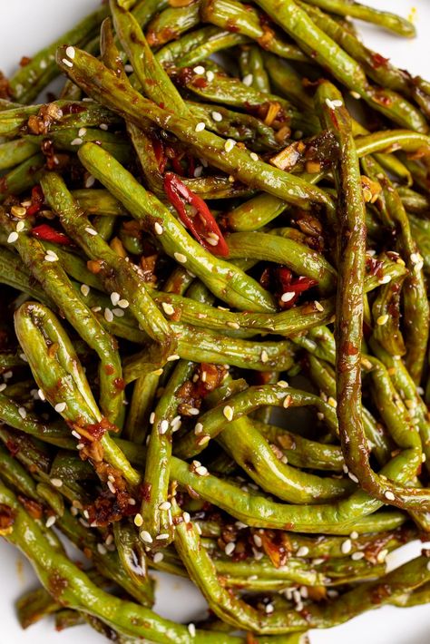 Spicy Roasted Green Beans, Green Beans Healthy Recipe, Spicy Garlic Green Beans, Asian String Beans Recipe, Best Sauteed Green Beans, Green Bean Ideas, Korean Green Beans, Spicy Green Beans Recipe, Spicy Veggies