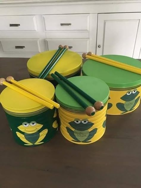 Music Instruments Kids, Music Instruments Diy, Instrument Craft, Homemade Musical Instruments, Homemade Instruments, Indoor Crafts, Kids Musical Instruments, Diy Instruments, Music Crafts