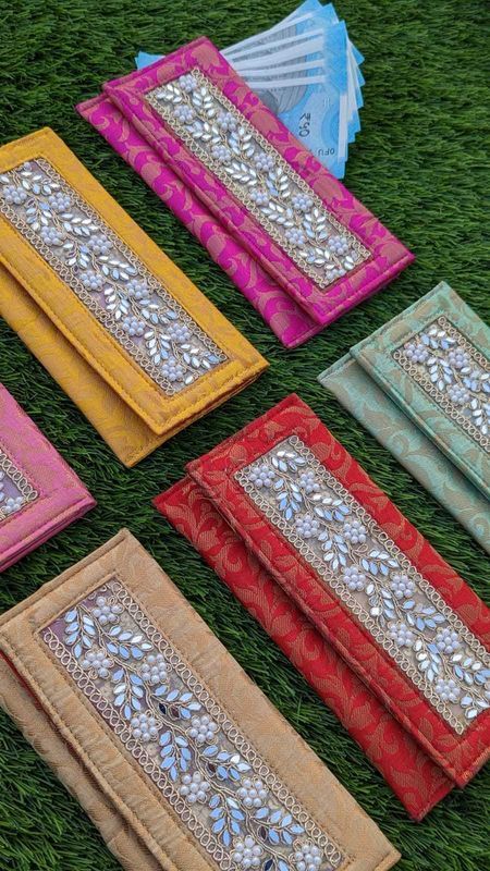 Envelop Pattern, Mehendi Favours, Crochet Potli Bag, Shagun Envelopes, Fancy Envelopes, Wedding Gift Pack, Handmade Fabric Bags, Bridal Gift Wrapping Ideas, Sewing Machine Basics