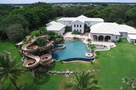 This Florida mansion comes with two – two! – really big water slides Houses With Big Backyards, Kpop House, Mansion Rooms, Florida Mansion, Dream Backyard Pool, Luxury Swimming Pools, Dream Life House, Luxury Pools, Resort Style Pool