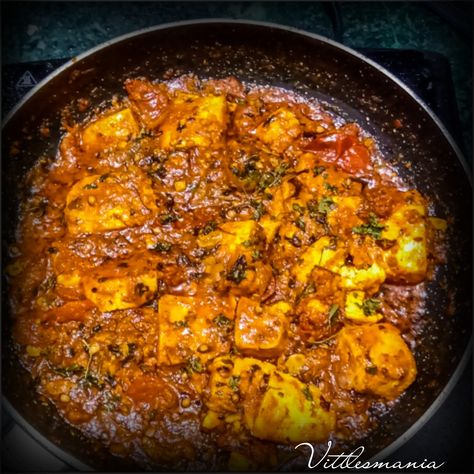 Paneer Tikka Masala, Roti Recipe, Indian Foods, Paneer Tikka, Red Chili Powder, Crushed Garlic, Tikka Masala, Indian Cooking, Curry Powder