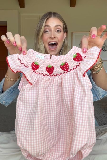 Strawberry Third Birthday Party, 2nd Strawberry Birthday, Strawberry 1st Bday Party, Berry First Birthday Aesthetic, Vintage Strawberry Birthday Party, Berry First Birthday Party Outfit, Berry First Birthday Decorations Ideas, Berry First Birthday Photoshoot Ideas, Berry 1st Birthday Outfit