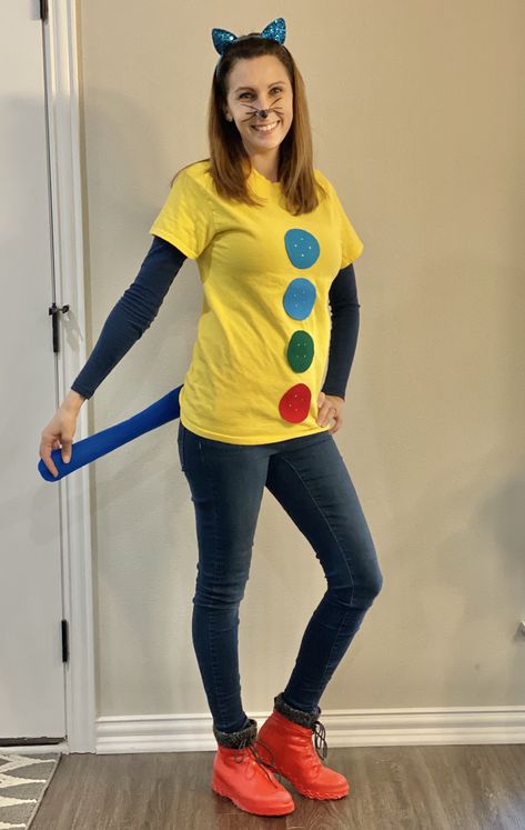 Easy DIY Pete the Cat Costume Pete The Cat Group Costume, Halloween Pete The Cat, Pete Cat Costume, Easy Pete The Cat Costume, Pete The Car Costume Diy, Pete The Cat Dress Up Ideas, Pete The Cat Diy Costume For Kids, Trunk Or Treat Pete The Cat, Pete The Cat Halloween Costume Teachers