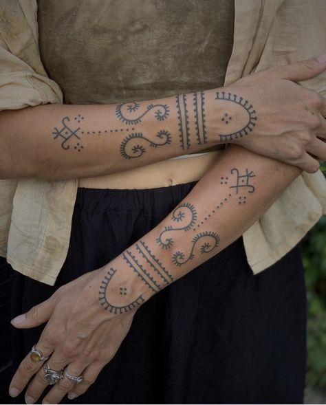 Ananse Ntontan Tattoo, Traditional Balkan Tattoo, Mayan Goddess Tattoo, Ornamental Hand Tattoos For Women, Tunisian Tattoo, Hand And Arm Tattoos For Women, Ornamental Ankle Tattoo, Leshy Tattoo, Romani Tattoos