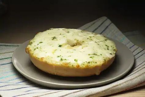 About Cheesy Garlic Bread Bagel Recipe:Cheesy Garlic Bread Bagel is a delicious and easy-to-make snack or side dish. This recipe combines the flavors of garlic bread and bagels, resulting in a cheesy and flavorful treat. The bagels are sliced and topped with a mixture of butter, garlic, and herbs, then sprinkled with shredded cheese. The bagels are then baked until golden and the cheese is melted and bubbly. Serve these Cheesy Garlic Bread Bagels as an appetizer, snack, or alongside your favorit Garlic Bread Bagel, Cooking Activities, Garlic Pizza, Easy To Make Snacks, Cheese Bagels, Bagel Bites, Pizza Bagels, Cheesy Garlic Bread, Bagel Recipe