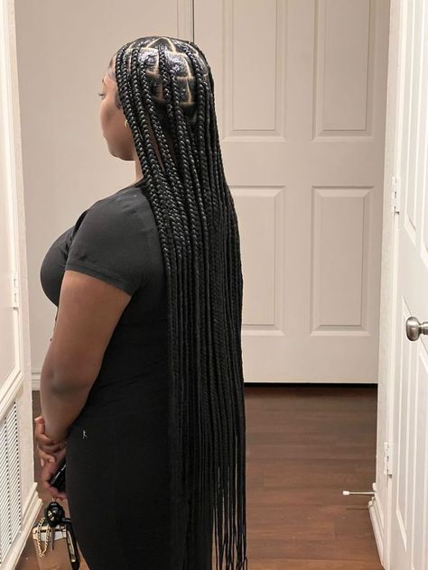 #knotlessboxbraids Medium Knee Length Box Braids, Medium Knee Length Knotless Braids, Knee Length Knotless Braids, Knee Length Knotless, Wavy Hair Sew In, Knotless Box Braids Medium, Medium Knotless Box Braids, Protective Style Braids, Jumbo Braiding Hair