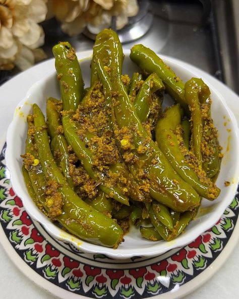 GARIMA BHARGAVA | FOOD & TRAVEL | Dahi wali chatpati Mirch 📌save for later Ingredients ☘️Green Chilli ☘️Curd ☘️coriander Seeds ☘️black pepper ☘️fennel seeds ☘️cumin… | Instagram Rocky Aur Rani, Chilli Pickle, Spicy Snacks Recipes, Breakfast Recipes Indian, Vegetarian Fast Food, Tastemade Recipes, Indian Cooking Recipes, Sweet Dishes Recipes, Cooking Recipes Healthy