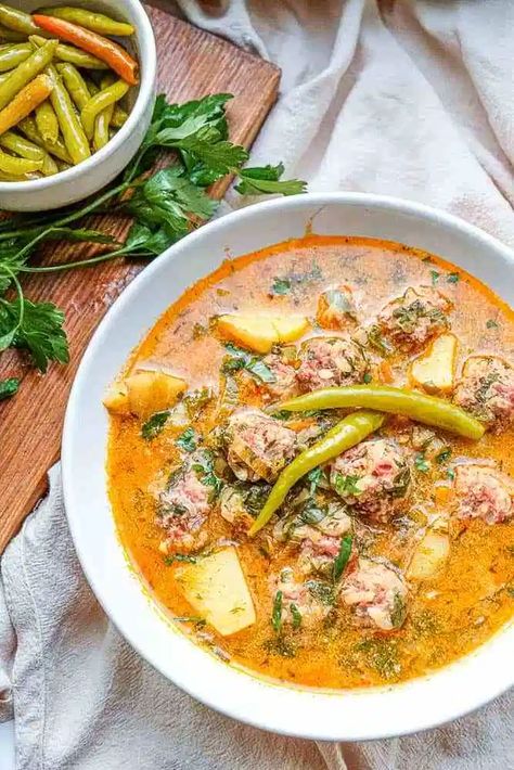 Porcupine Meatballs, Europe Food, Romanian Desserts, Pickled Peppers, Cold Weather Food, Meatball Soup, Meatball Ingredients, Sour Soup, Romanian Food