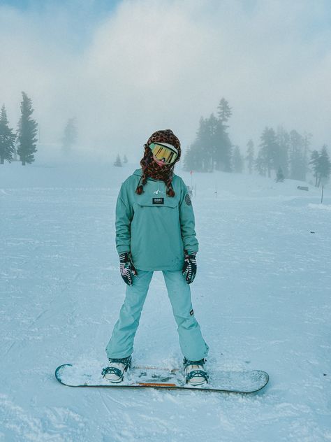 Dope snow ig @ Alyssalysset Dope Snowboard, Snowboarding Girl, Dope Snow, Snow Photos, College Wardrobe, Snowboard Girl, Snowboarding Outfit, Ootd Inspo, Sk Ii