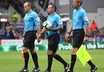 Article: Three Top Tips for Aspiring Football Referees by Jonathan Lewis - My Football Facts Super Short Shorts, Football Referee, Silly Names, Roles And Responsibilities, Chelsea Players, Pro Evolution Soccer, About Football, Association Football, Soccer Tips