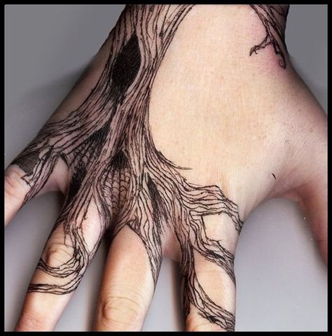 Wrist Tree Tattoo, Tree Tattoo Chest, Unique Hand Tattoos, Tree Roots Tattoo, Herren Hand Tattoos, Tree Tattoo Men, Roots Tattoo, Willow Tree Tattoos, Cute Finger Tattoos