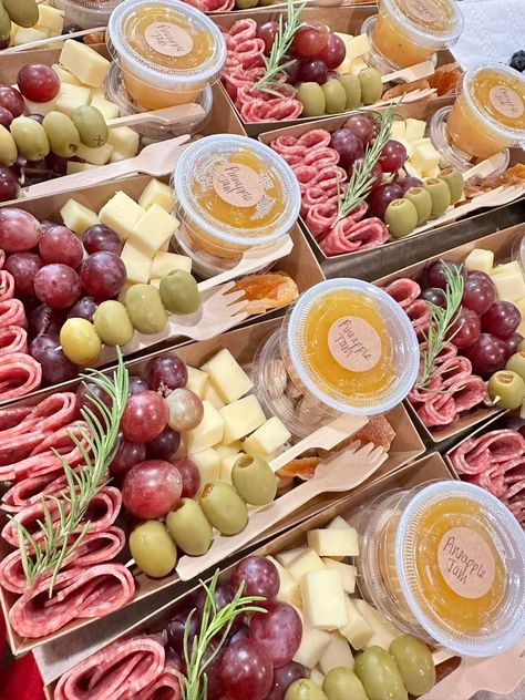 Charcuterie box Charcuterie Boxes Ideas, Personal Charcuterie Box Ideas, Individual Charcuterie Box Ideas, Charcuterie Box Ideas, Mini Charcuterie Boxes, Personal Charcuterie Board, Spa Day For Kids, Charcuterie Box, Charcuterie Boxes