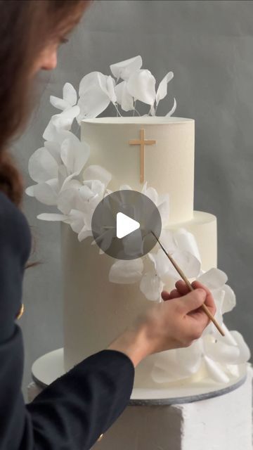 Wafer Paper Decorations, Wafer Paper Cake Decoration, Wafer Paper Tutorial, Wafer Paper Flowers, Wafer Paper Cake, Paper Decoration, Crazy Cakes, Wafer Paper, Paper Cake