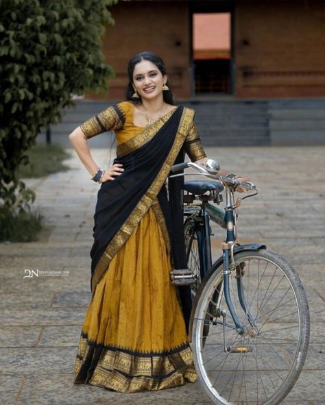 Half Saree Kerala Style, Traditional Dhavani Designs, Kerala Half Saree Designs, Set Half Saree, Half Saree Designs Simple, Kerala Half Saree, Dhavani Designs, Traditional Half Saree Designs, Kerala Traditional Dress