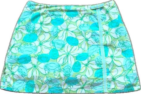 Billy Kid, Beach Girl Aesthetic, Tropical Girl, Blue Hibiscus, Ordinary Girls, 2000s Fashion Outfits, Lilly Pulitzer Shorts, Coconut Girl, Green Print