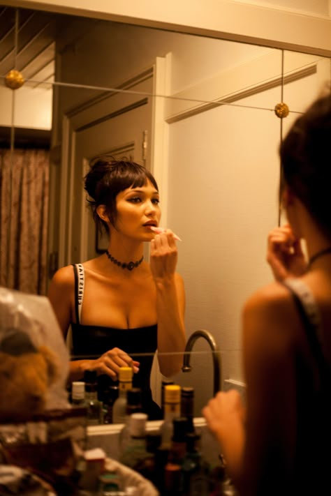 Bella Hadid Gets Ready for Dior's The Art of Color Event Hadid Sisters, Photographie Portrait Inspiration, Photographie Inspo, Cindy Kimberly, Hadid Style, Dior Beauty, Karlie Kloss, Shooting Photo, Barbara Palvin