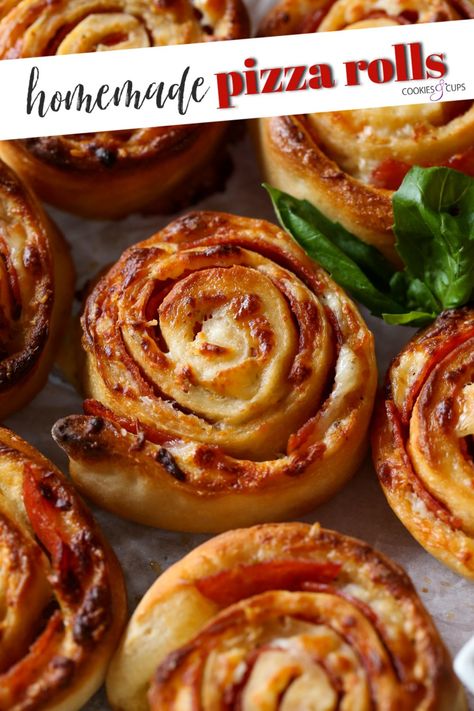 Homemade Pizza Pinwheels, Easy Pizza Roll Ups, Homemade Cheese Rolls, Pizza Roll Ups With Pizza Dough, Pizza Buns Homemade, Pizza Snack Recipes, Pizza Pinwheels With Pizza Dough, Poppys Aesthetic, Pizza Dough Roll Ups