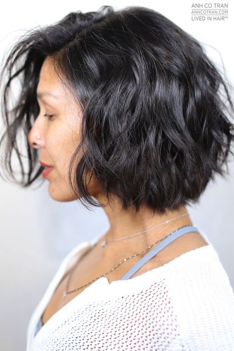 TEXTURED BOB Cut/Style: Anh Co Tran • IG: @Anh Co Tran • Appointment inquiries please call Ramirez|Tran Salon in Beverly Hills at 310.724.8167. #dreamhair #hairbyanh #fallhair2015 #fantastichair #amazinghair #anhcotran #ramireztransalon #waves #besthair2015 #livedinhair #coolhaircuts #coolesthair #trendinghair #model #movement #fallhaircut2015 #favoritehair #haircuts2015 #besthair #ramireztran #shorthair #brunette #shorthair Short Wavy Hair, Short Hair With Layers, Great Hair, Hairstyles Haircuts, Shoulder Length, Hairstyles With Bangs, Wavy Hair, Bob Hairstyles, Hair Looks