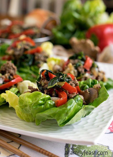 Moo Shu Beef Lettuce Cups - A simple, healthy and super delicious recipe!  Weight Watchers-friendly. Beef Lettuce Cups, Moo Shu Beef, Moo Shu, Plats Weight Watchers, Weight Watcher Dinners, Lettuce Cups, Thai Dishes, Family Feast, Minced Meat