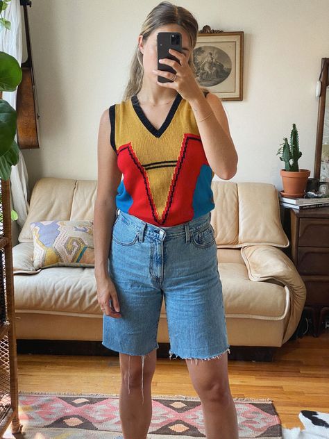 Aemilia Madden, The Zoe Report Senior Fashion Editor Jean Short Outfits, Summertime Outfits, Outfit Formulas, Classic Jeans, Popsugar Fashion, Light Wash Jeans, Cotton Hoodie, Work Wardrobe, Fashion 2020