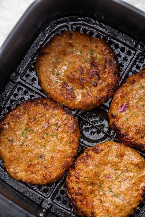 Air Fryer Salmon Patties - Techiecycle Air Fryer Salmon Patties, Homemade Turkey Burgers, Turkey Ground, Ground Turkey Burgers, Air Fryer Recipes For Beginners, Air Fryer Turkey, Turkey Patties, Grilled Turkey Burgers, Air Fryer Salmon