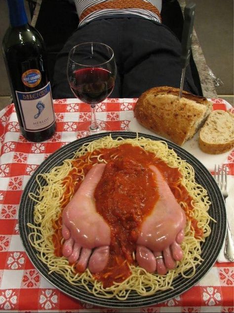 36 Images to Wow and Astound and Maybe Disgust - Funny Gallery Haidar Ali, Bizarre Foods, Gross Food, Bad Food, Weird Food, Italian Dishes, Bon Appetit, Food Pictures, Spaghetti