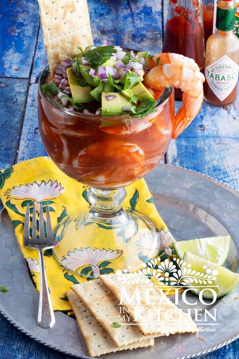 Shrimp cocktail is a timeless and delicious seafood dish that has become a favorite among food enthusiasts worldwide. Learn how to make it at home. Mexican Shrimp Cocktail, Mexican Seafood, Mexican Shrimp, Seafood Cocktail, Habanero Sauce, Calorie Meals, Cocktail Sauce, Shrimp Cocktail, Traditional Mexican