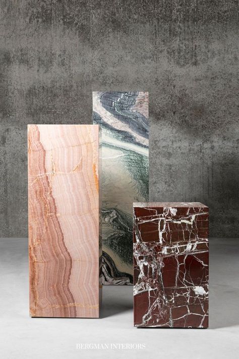 The perfect living room and dining room accessory: marble plinths in various colors. A beautiful addition to any contemporary living room or timeless dining room design! Marble Display Ideas, Marble Moodboard, Plinth Design, Marble Interior Design, Timeless Dining Room, Marble Room, Marble Plinth, Marble Stand, Flat Furniture