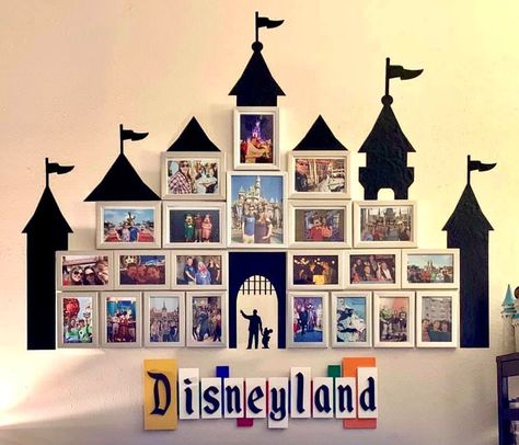 Disney Living Room, Disney Decor Bedroom, Disney Playroom, Art Display Wall, Disney Frames, Castle Photo, Disney Bedrooms, Castle Pictures, Disney Rooms