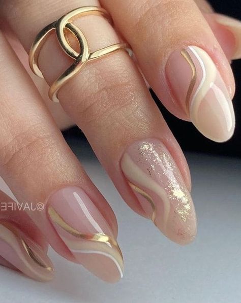 Beige and gold swirl nail design Ongles Beiges, Beige Nails Design, Nails With Gold, Manikur Kuku, Natural Nail Designs, Gold Nail Designs, Beige Nails, Prom Nails, Bridal Nails