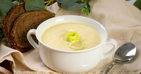 Jamie Oliver's 'super easy' leek and potato soup recipe takes 20 minutes Olivers Vegetables, Leek And Potato Soup Recipe, Leek And Potato Soup, Leek And Potato, Yorkshire Pudding Recipes, Low Calorie Protein, Vegetable Stock Cubes, Yorkshire Pudding, Potato Soup Recipe