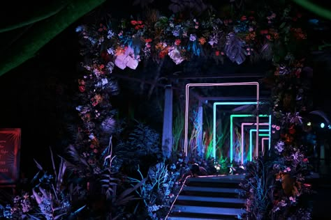 Passage Decor, Neon Wedding Theme, Avatar Theme, Ceremony Decorations Outdoor, Church Christmas Decorations, Event Entrance, Cocktail Decoration, Bride Entry, Neon Jungle