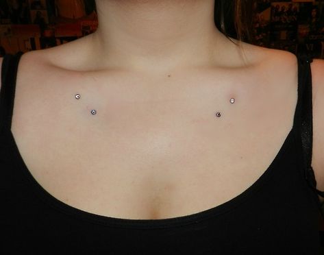 Clavicle Piercing, Collar Bone Piercing, Ranger Tattoo, Bone Piercing, Anchor Piercing, Dermal Anchor, Ear Gauges Plugs, Piercings For Girls, Dermal Piercing