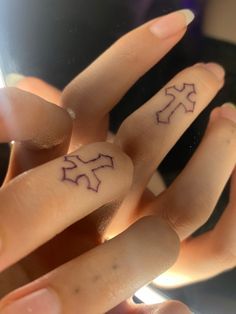 Cute Little Hand Tattoos, Small Tattoos Hidden, Tattoo Ideas Female Easy, Small Line Tattoos For Women, Palm Size Tattoos Ideas For Women, Cute Lil Tattoos, Small Finger Tattoo Ideas, Trippy Tattoo Ideas, Easy Tattoos To Draw