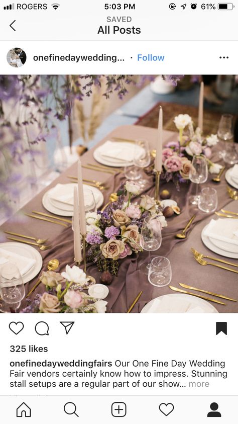 Dusty Purple Wedding Table Decor, Purple Wedding Ideas On A Budget, 15ñera Dresses, Purple Table Settings, Bas Mitzvah, Purple Wedding Tables, Lavender Wedding Theme, Gold Table Setting, Purple And Gold Wedding