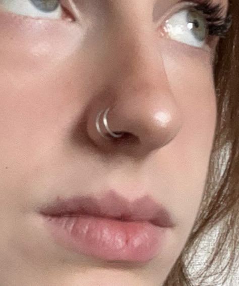 Feminine Piercings Face, Double Nose Piercing Ring, Button Nose Piercing, Piercing Nose Ideas, Piercing Inspo Nose, Ashley Piercing Aesthetic, Nose Peirce, Piercings Ideas Nose, Nose Peicerings