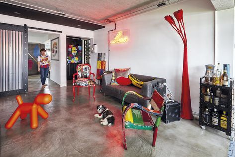 Pop Art-inspired apartment Industrial Pop Art Interior, Pop Art Bedroom Ideas, Modern Pop Art Living Room, Pop Art Living Room, Painted Screen Doors, Gaming Computer Room, Hdb Resale, Mid Century Room, Art Pad