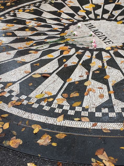 John Lennon Memorial in NYC R.I.P John “Imagine Peace” ☮️ #nyc #centralpark #johnlennon #lennon #imaginepeace John Lennon New York, John Lennon Memorial, Imagine Peace, Amy Lee Evanescence, Vulture Culture, Music Music, Grave Marker, Real Love, John Lennon