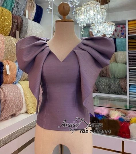 Fashion Design Patterns, Unique Blouse Designs, Sleeves Designs For Dresses, Blouse Drafting Patterns, Stylish Blouse Design, Diy Blouse Pattern, Trendy Blouse Designs, Pattern Blouse, Classy Dress Outfits