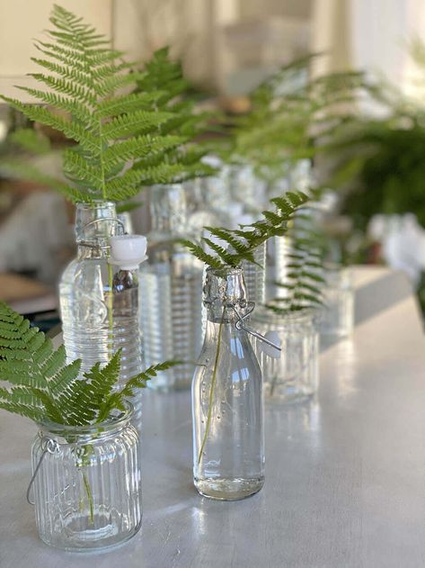 Plant Wedding Table Decor, Fern Party Decor, Wedding Flowers Ferns, Moss And Fern Centerpieces, Plant Centrepiece Wedding, Foraged Wedding Decor, Fern Centerpieces Simple, Alternative Centerpieces Wedding, Fern Themed Wedding