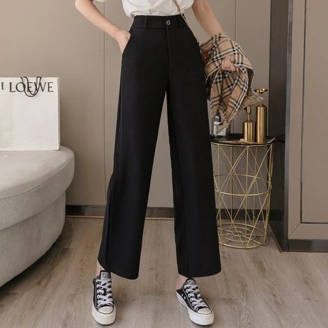 Streetwear Fashion Korean, Joker Black, Korea Summer, Wide Leg Linen Trousers, Moda Aesthetic, Sweatpants Women, Clothes Pants, Pants Streetwear, Sweatpants Outfit