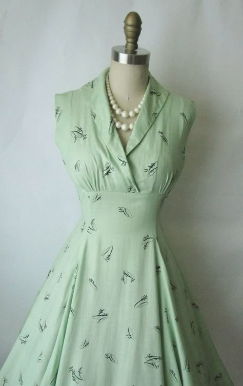 1950s Dress Casual, Green 50s Dress, 50s Style Dresses, 1950's Dresses, 50's Dresses, Printed Dresses Fashion, Vintage Print Dress, House Dresses, Robes Vintage