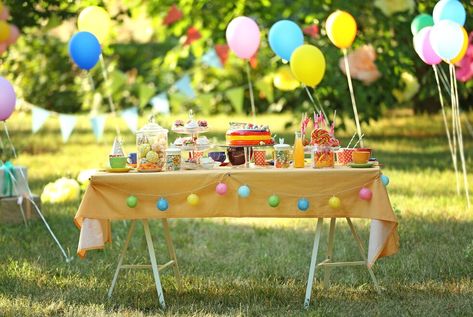 Tropical Event, Party At The Park, Baby Shower Balloon Arch, Birthday Party At Park, Birthday Party Planner, Outdoors Birthday Party, Birthday Table Decorations, Park Birthday, Balloons Birthday