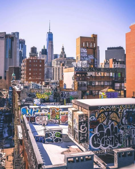 What To Do In Nyc, Unique Bars, City Ideas, Street Art News, New York Cityscape, New York Buildings, Marvel Background, New York Graffiti, Architecture Wallpaper